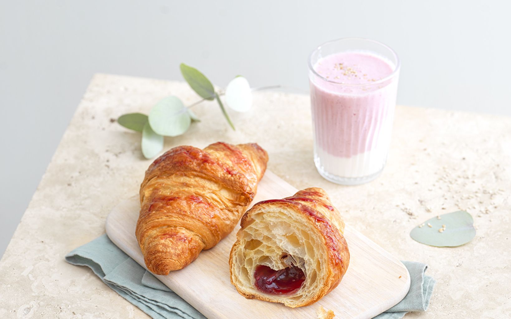 40893 Vegan Raspberry Croissant Feb24