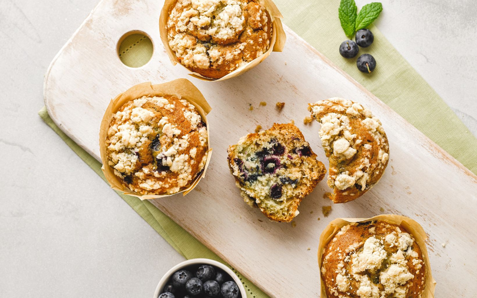 52533 Vegan Blueberry Muffins Crop