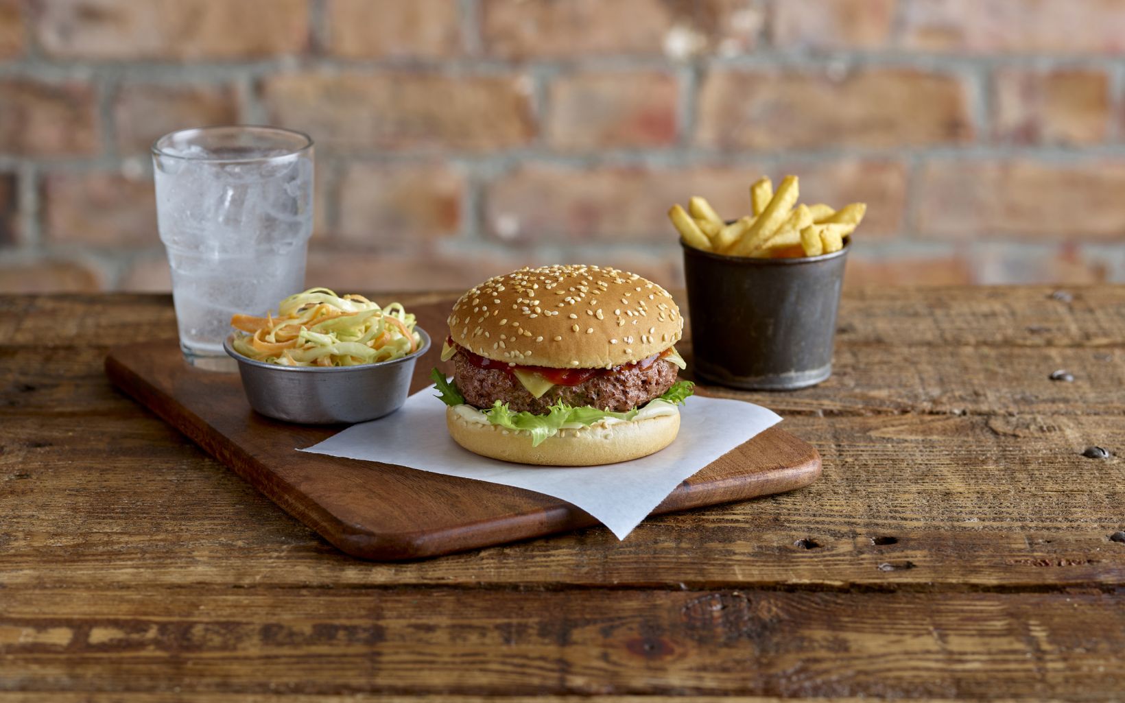 20229 Americana Seeded Burger Bun Edit 3